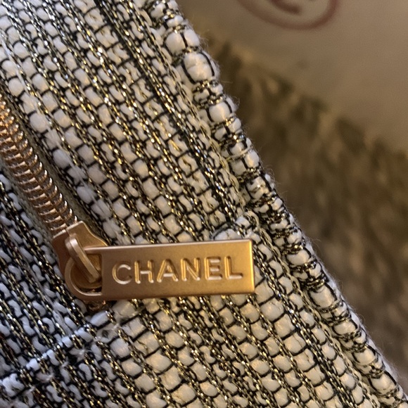 Chanel holiday set only pouch - Picture 2 of 3